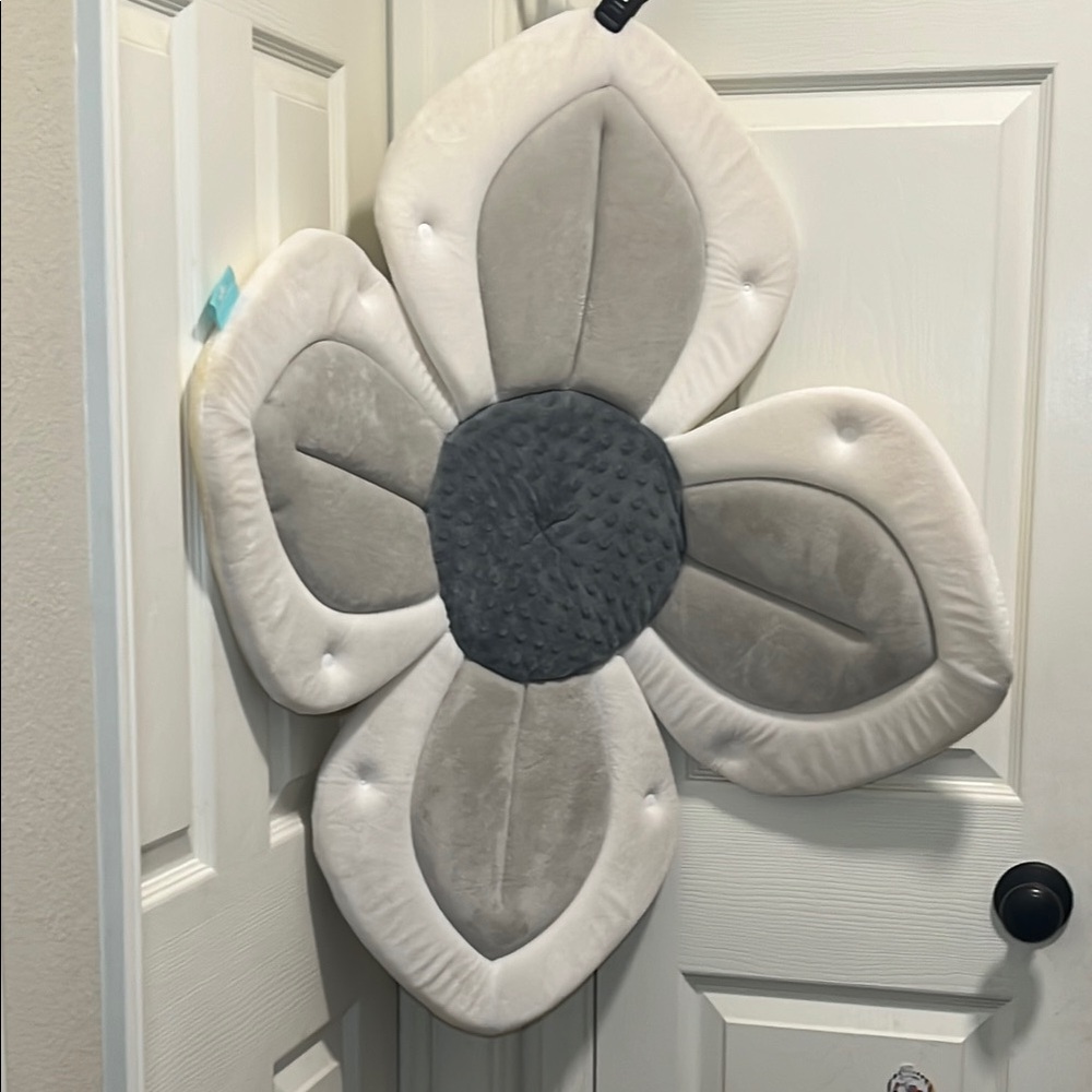 Blooming Bath Gray and White Cushion